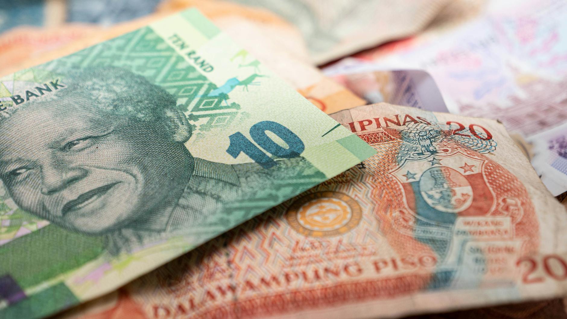 nelson mandela face on banknotes