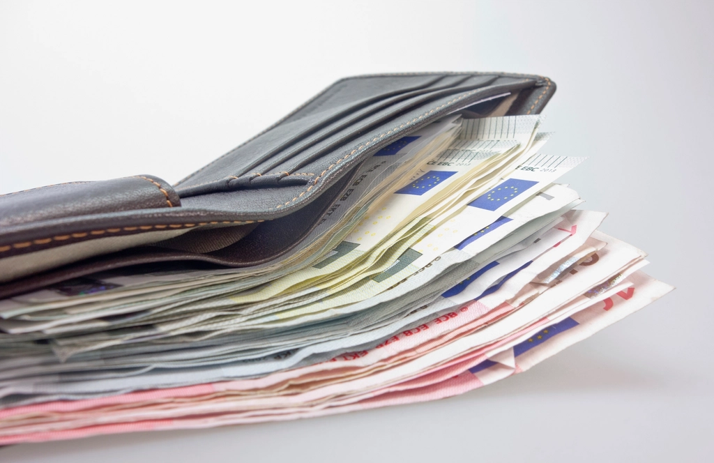 Free cash wallet image